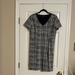Apt. 9 Black and White Short Sleeve Swing Dress. EUC. Large
